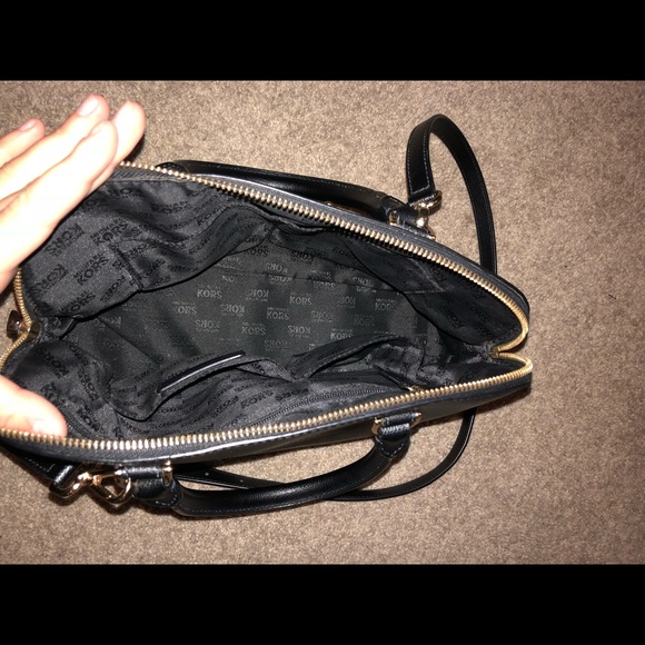 Micheal Kors Purse - Picture 3 of 4